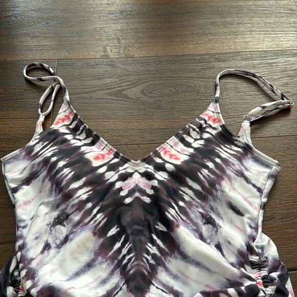 Tie Dye NWOT Swimming Suit with rushing sides, padded Bra & adjustable straps. - Picture 3 of 5